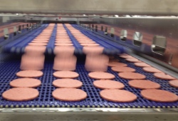 Retracting conveyor for burgers